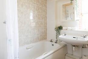 Sunny Seafront Chalet - Sleeps 6