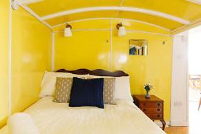 Sunny Seafront Chalet - Sleeps 6