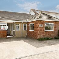 Sunny Seafront Chalet - Sleeps 6