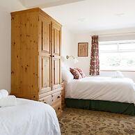 Sunny Seafront Chalet - Sleeps 6