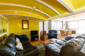 Sunny Seafront Chalet - Sleeps 6