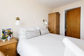 Sunny Seafront Chalet - Sleeps 6