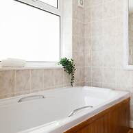 Sunny Seafront Chalet - Sleeps 6