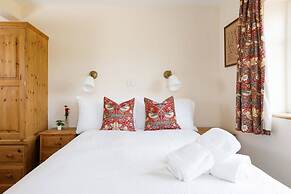 Sunny Seafront Chalet - Sleeps 6