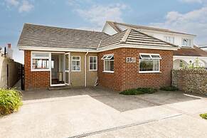 Sunny Seafront Chalet - Sleeps 6