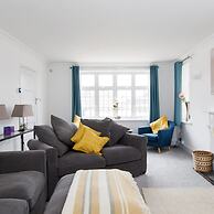 Bright Modern 4 br House 100 Metres From Beach