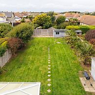 Bright Modern 4 br House 100 Metres From Beach