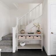 Bright Modern 4 br House 100 Metres From Beach