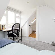 Bright Modern 4 br House 100 Metres From Beach