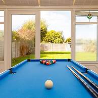 Bright Modern 4 br House 100 Metres From Beach