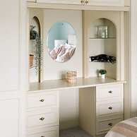 Bright Modern 4 br House 100 Metres From Beach