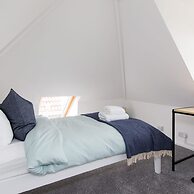 Bright Modern 4 br House 100 Metres From Beach