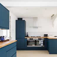 Bright Modern 4 br House 100 Metres From Beach