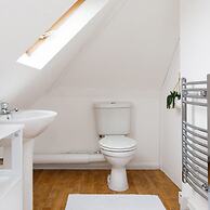 Bright Modern 4 br House 100 Metres From Beach