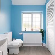 Bright Modern 4 br House 100 Metres From Beach