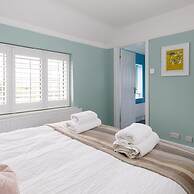 Bright Modern 4 br House 100 Metres From Beach