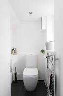 Bright Modern 4 br House 100 Metres From Beach