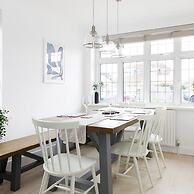 Bright Modern 4 br House 100 Metres From Beach