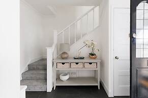 Bright Modern 4 br House 100 Metres From Beach