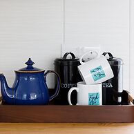 Bright Modern 4 br House 100 Metres From Beach