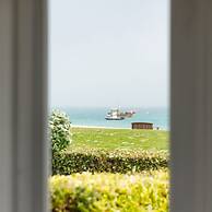 Wonderful Seafront Home - Panoramic Ocean Views