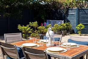 Wonderful Seafront Home - Panoramic Ocean Views