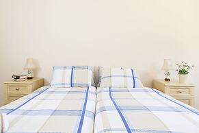 Countryside Bungalow for 4 Close to Beaches