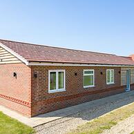 Countryside Bungalow for 4 Close to Beaches