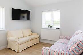 Countryside Bungalow for 4 Close to Beaches