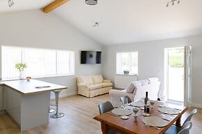 Countryside Bungalow for 4 Close to Beaches