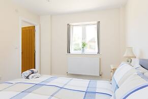 Countryside Bungalow for 4 Close to Beaches