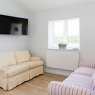 Countryside Bungalow for 4 Close to Beaches