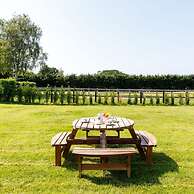 Countryside Bungalow for 4 Close to Beaches