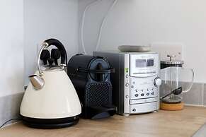 Countryside Bungalow for 4 Close to Beaches