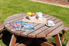 Countryside Bungalow for 4 Close to Beaches