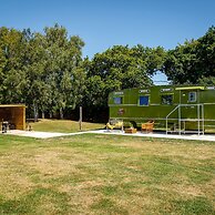 The Showman s Carriage King Bed Close to Beach