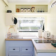 The Showman s Carriage King Bed Close to Beach