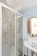 The Showman s Carriage King Bed Close to Beach