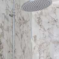 The Showman s Carriage King Bed Close to Beach