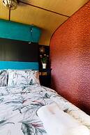 The Showman s Carriage King Bed Close to Beach