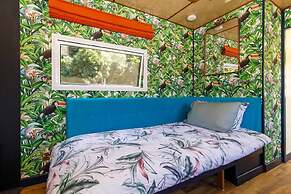 The Showman s Carriage King Bed Close to Beach