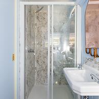 The Showman s Carriage King Bed Close to Beach