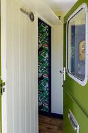 The Showman s Carriage King Bed Close to Beach