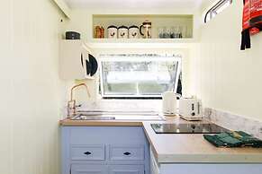 The Showman s Carriage King Bed Close to Beach