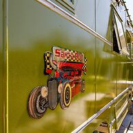 The Showman s Carriage King Bed Close to Beach