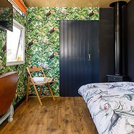 The Showman s Carriage King Bed Close to Beach