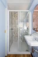 The Showman s Carriage King Bed Close to Beach