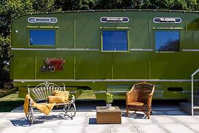 The Showman s Carriage King Bed Close to Beach