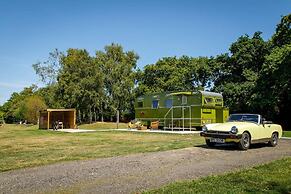 The Showman s Carriage King Bed Close to Beach