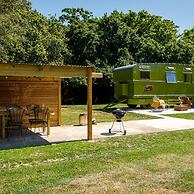 The Showman s Carriage King Bed Close to Beach